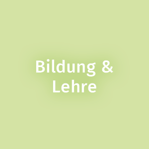Bereich Bildung & Lehre: Als Kunstabsolvent*in kannst Du an Hochschulen oder anderen Bildungseinrichtungen unterrichten. Dies kann sowohl praktische Kunsttechniken als auch kunsttheoretische Konzepte umfassen.