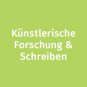 Bereich Künstlerische Forschung und Schreiben: Einige Absolvent*innen nutzen ihre Fähigkeiten, um kunstbezogene Forschung zu betreiben oder als Kunstkritiker*innen und Schriftstellende zu arbeiten.