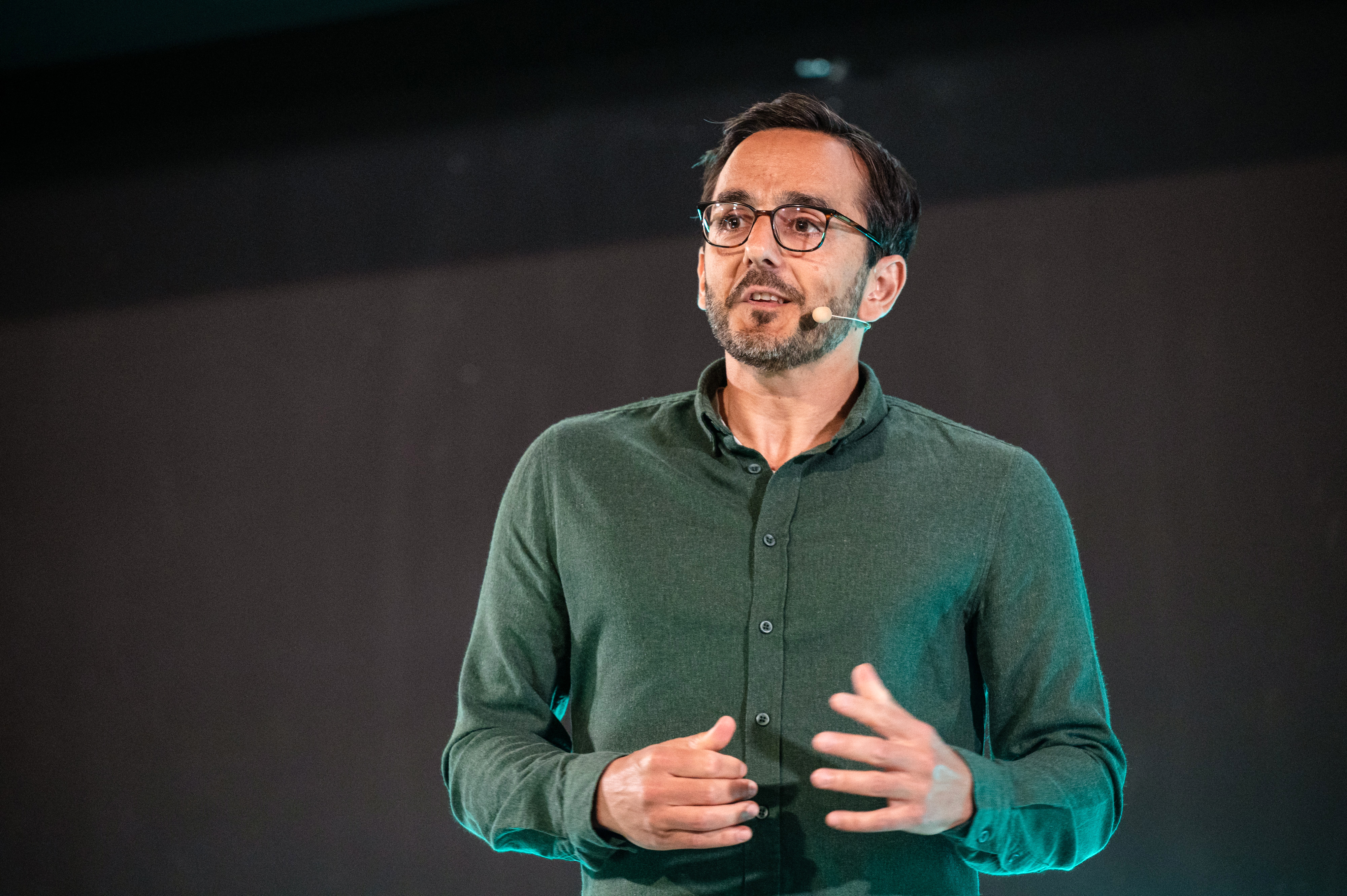 Presenter Leonhard Nima