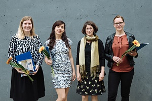 Abschluss-Stipendiatinnen der 1. Ausschreibungsrunde mit Prof. Barbara Schönig (Foto: Henry Sowinski)