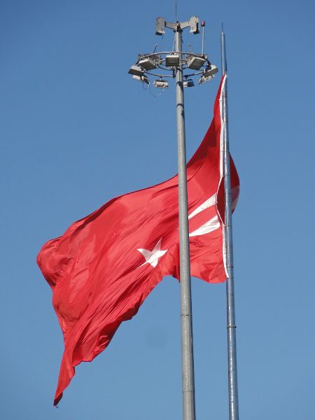 File:İstanbul flag of Turkey at Taksim Square.jpg