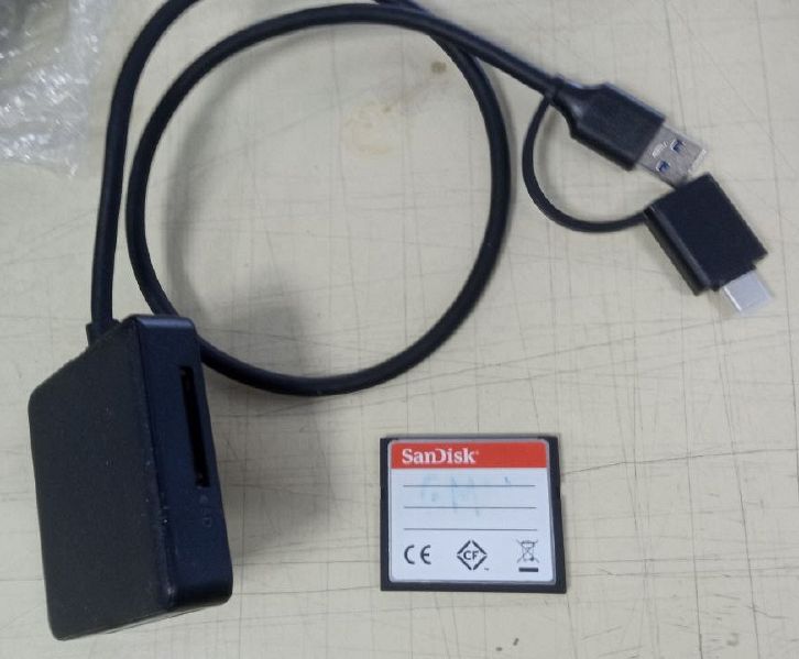 File:Adapter and Memory card.jpg