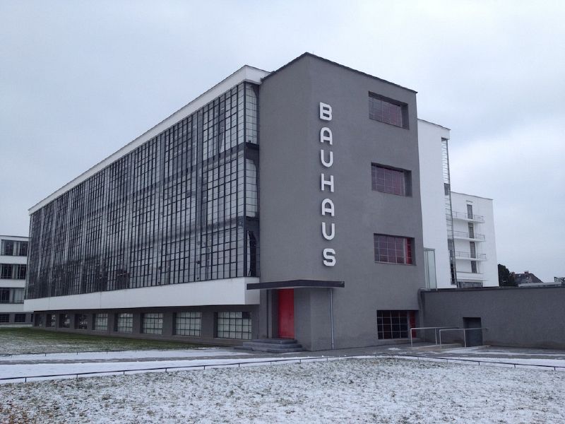 File:Bauhaus Dessau.jpg