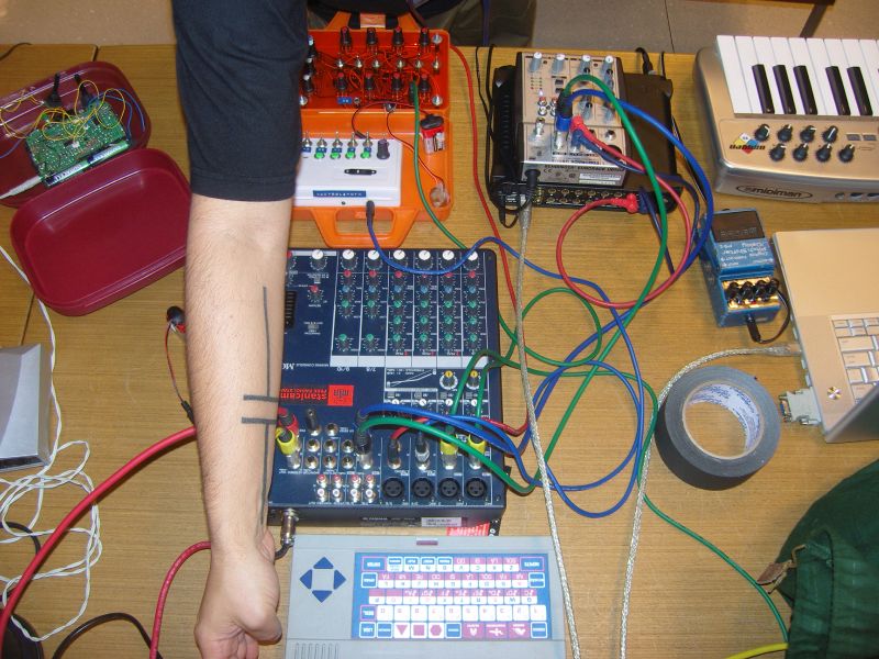 File:Circuit bent electronics at the Pd-Con 2009 in Brazil.jpg