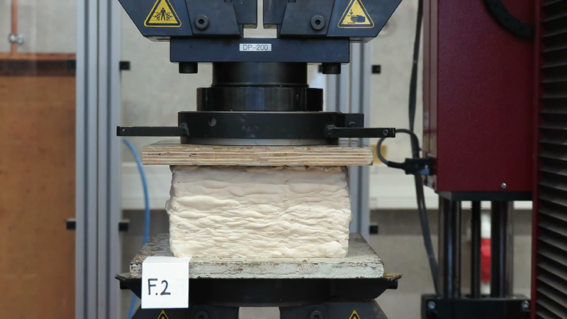 File:Compressive strength testing of the building element 2.2.png