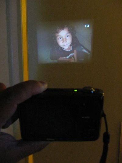 Example portable projection taken from en wiki Handheld projector 2014 cb.jpg