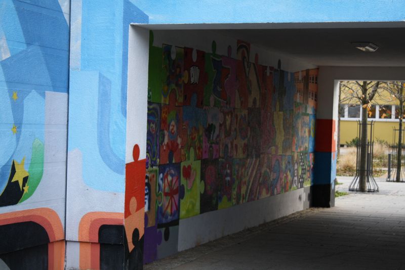 File:Graffiti-Fußgängerdurchgang.jpg