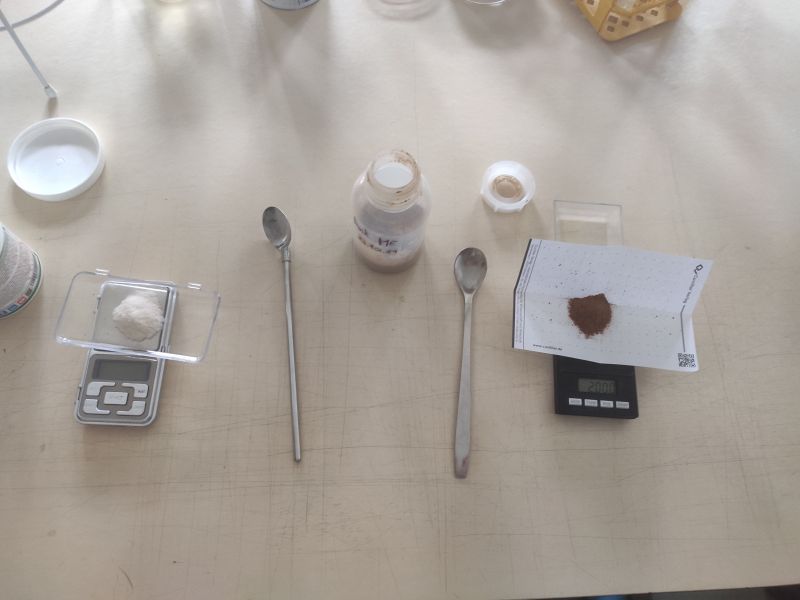 File:Measuring the components of agar.jpg