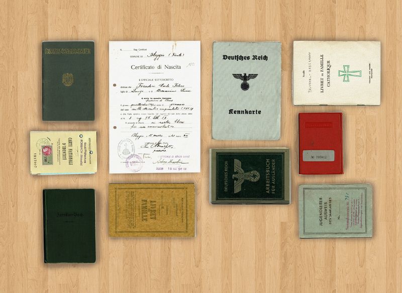 File:Passports.jpg