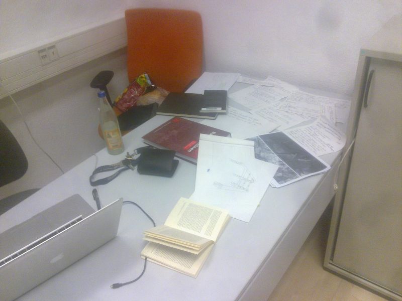 File:Schreibtisch.jpg