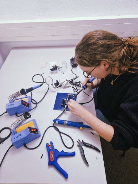 File:Soldering 2.jpg