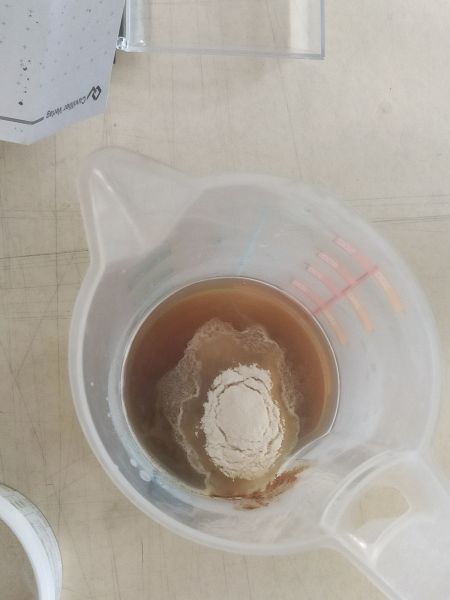 File:The mixing of agar ingredients.jpg