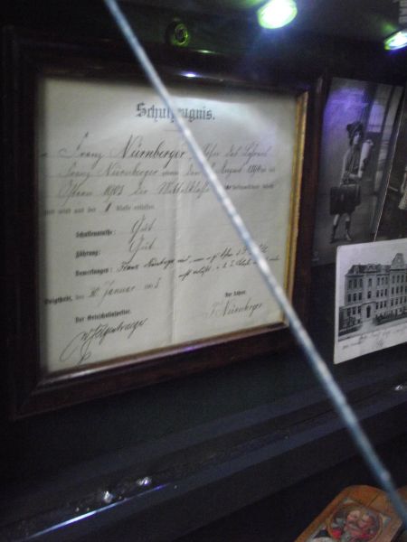 File:Tina Konscholky Micromuseum 4.jpg