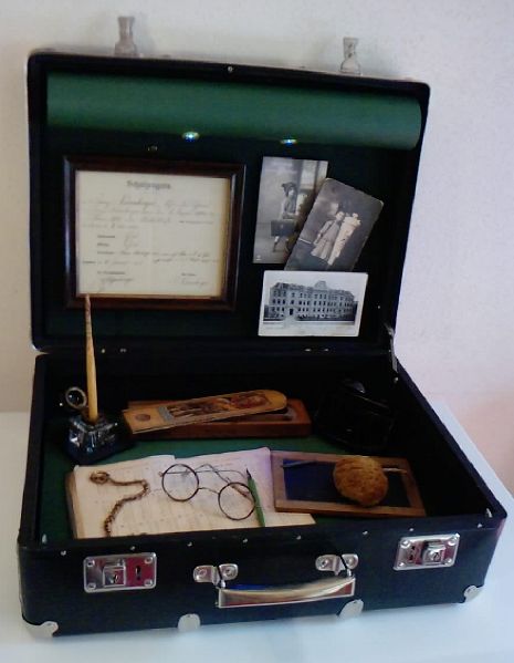 File:Tina Konscholky Micromuseum komplett.jpg