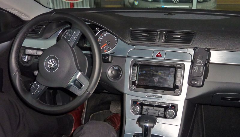 File:VW Passat CC Cockpit.JPG