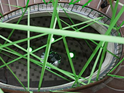 Imagebild_Treppenhaus mit grünen Bändern
