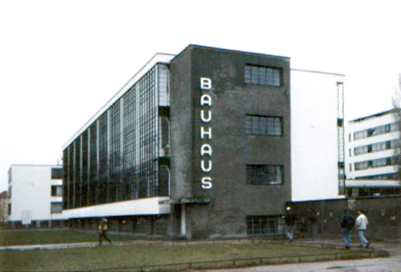 File:Bauhaus-dessau.jpg