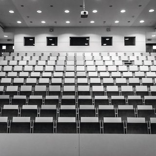 Empty Auditorium / frizz