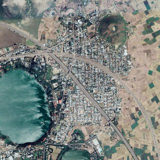 Bishoftu Nord - Zwischen Vulkanseen und Blumenindustrie / Google Earth