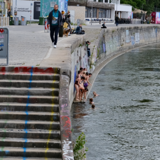 Wir, nach dem Schwimmen. / Laurens Reber