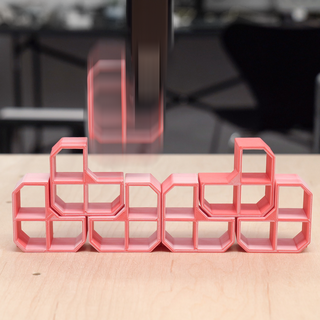 Robotergesteuertes Assemblieren von 3D-gedruckten Komponenten / Kilian Nowak und Qiuzi Zhang