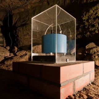Seismometer in der Parkhöhle Weimar / EDAC